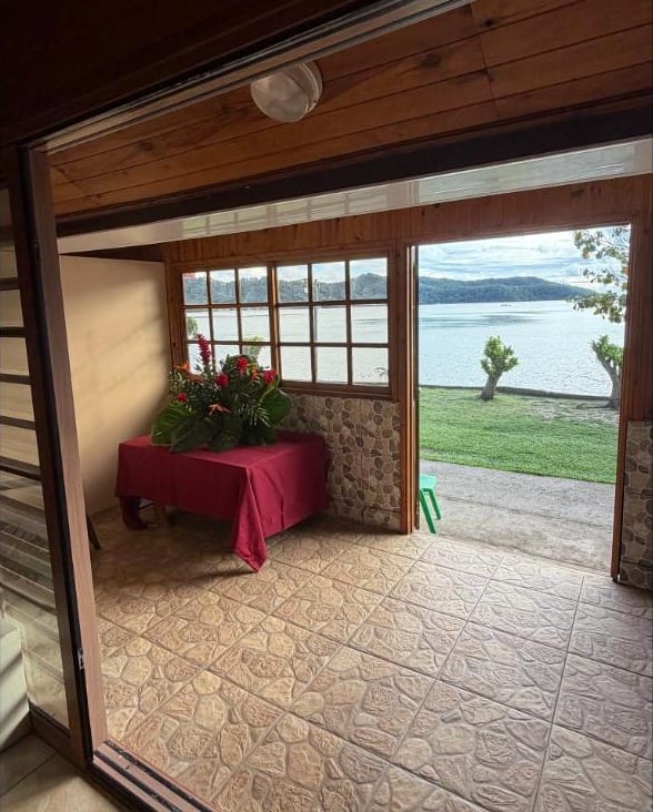 Bungalow Aukena : véranda avec vue sur la mer